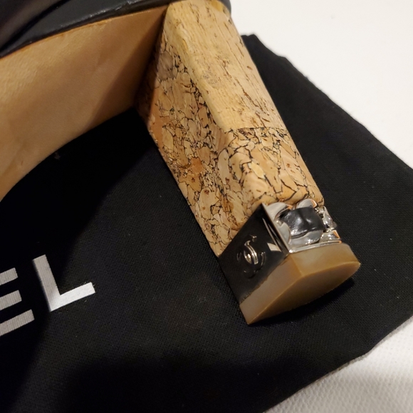 Authentic Chanel Lambskin Cork Chain CC Peep Toe Pumps - Picture 4 of 5